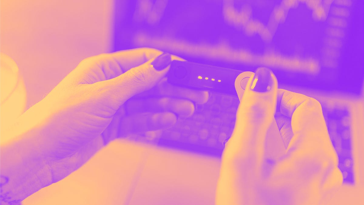 Крипта взлетела после выборов! Выбираем лучший кошелек для ваших биткоинов и догикоинов