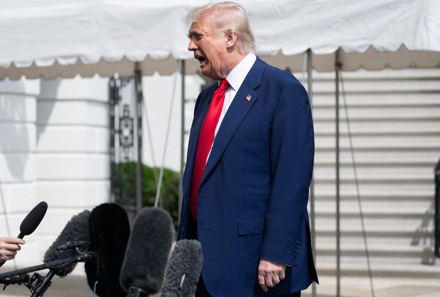 Трамп и его 104% пошлин: экономический покер с Китаем